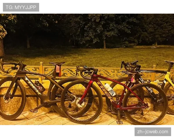 特写：北京“四环骑士”们每周夜骑，形成独特都市骑行文化